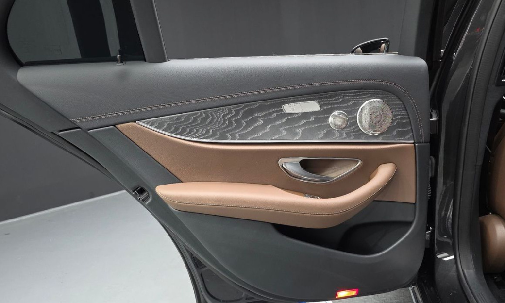 Mercedes-Benz E-Class E350 4MATIC Exclusive, 2023