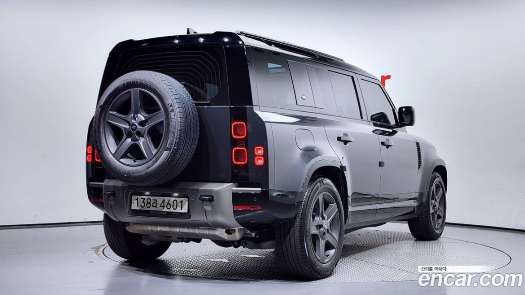 Land Rover Defender 110 P300 X-Dynamic SE, 2024