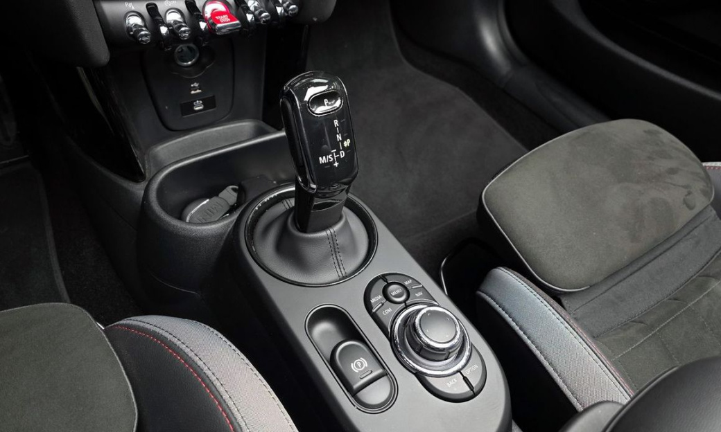 Mini Cooper Convertible JCW, 2024
