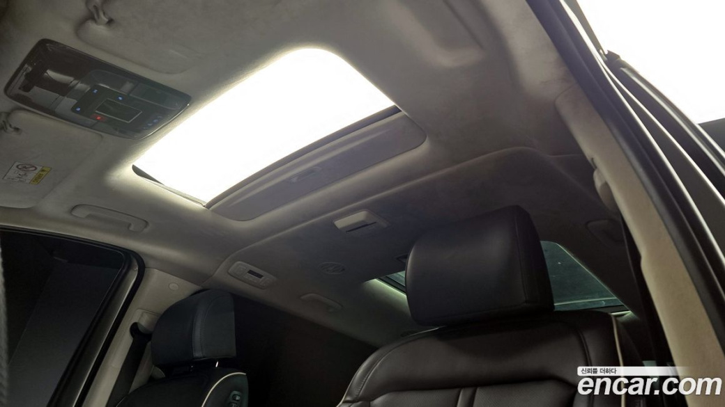 Hyundai Staria 4WD Lounge 7-Seater, 2023