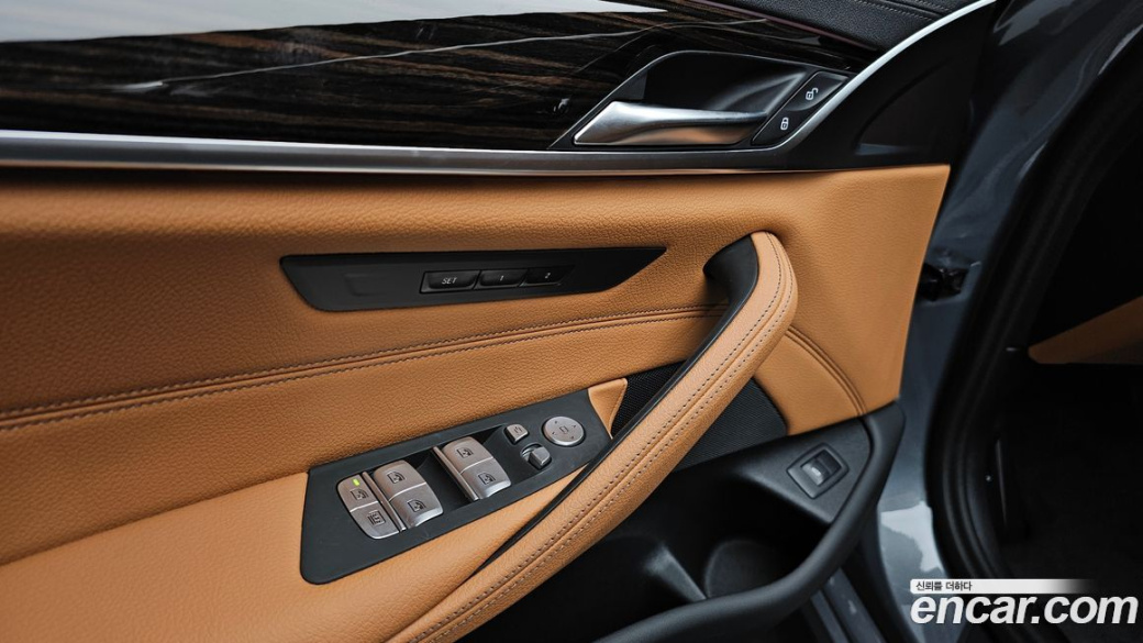 BMW 5-Series 520i Luxury, 2023