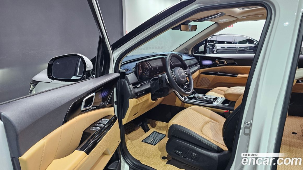 Kia Carnival 7-Seater Signature, 2023