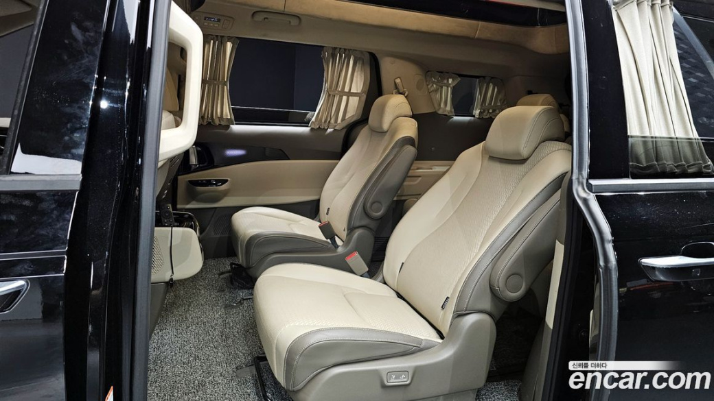 Kia Carnival 9-Seater Hi-Limousine, 2022