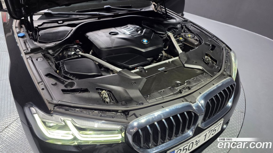 BMW 5-Series 520i Luxury, 2022