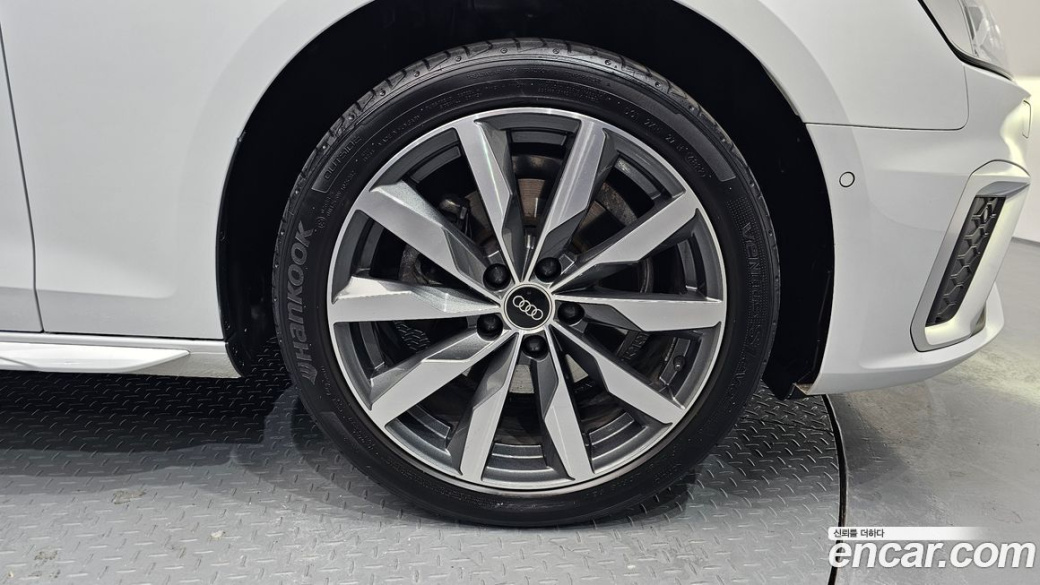 Audi A4 40 TFSI Premium, 2023