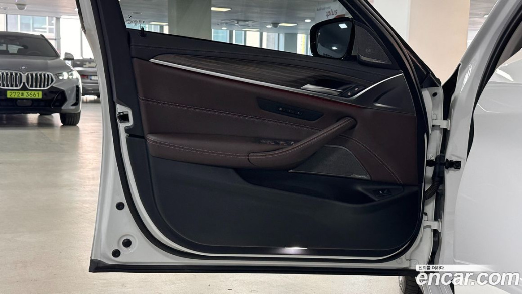 BMW 5-Series 530i xDrive Luxury, 2023