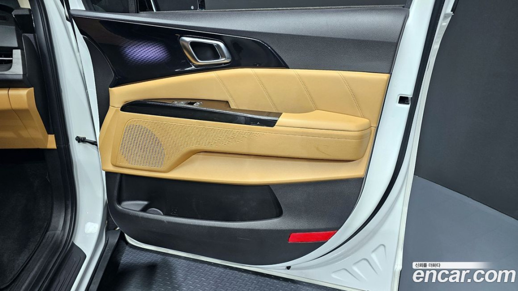 Kia Carnival 7-Seater Signature, 2023