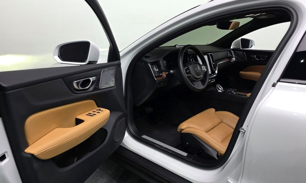 Volvo V60 B5 Ultimate AWD, 2023