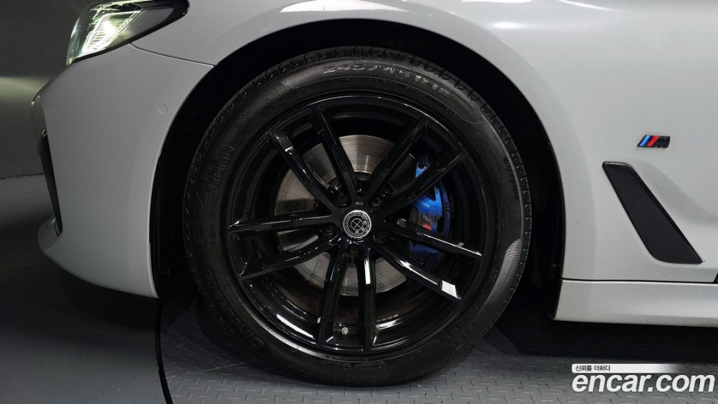 BMW 5-Series 520i M Sport, 2022