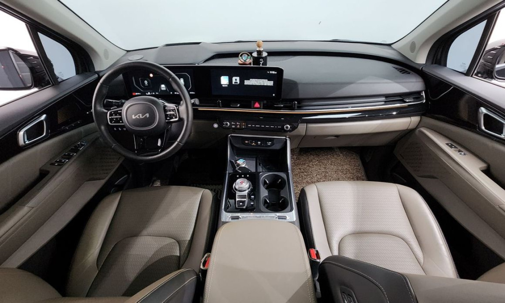 Kia Carnival 7-Seater Signature, 2024