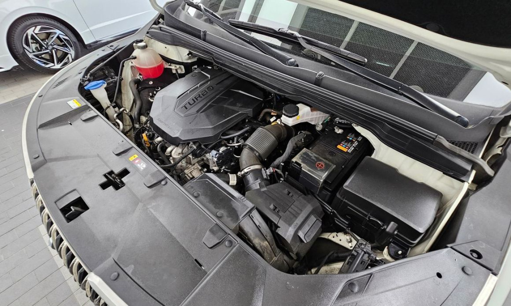 Kia Carnival 7-Seater Signature, 2023