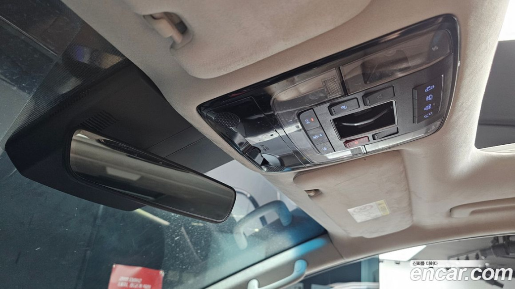 Hyundai Staria 4WD Lounge 9-Seater, 2025