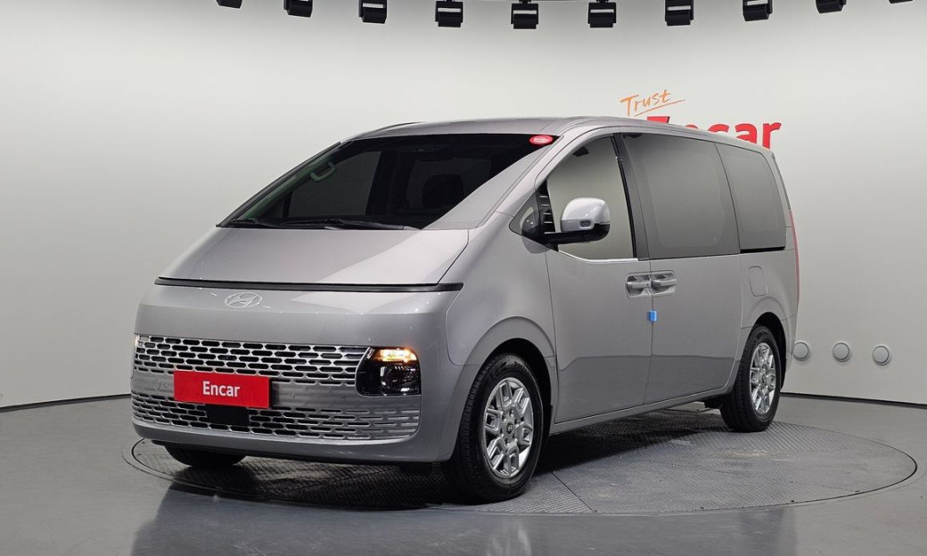 Hyundai Staria Tourer 11-Seater, 2025