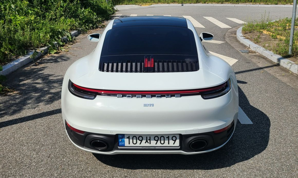 Porsche 911 Carrera, 2024