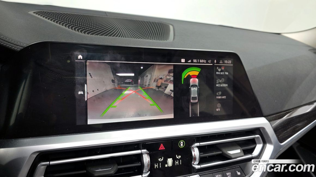 BMW 3-Series 320i Luxury, 2022