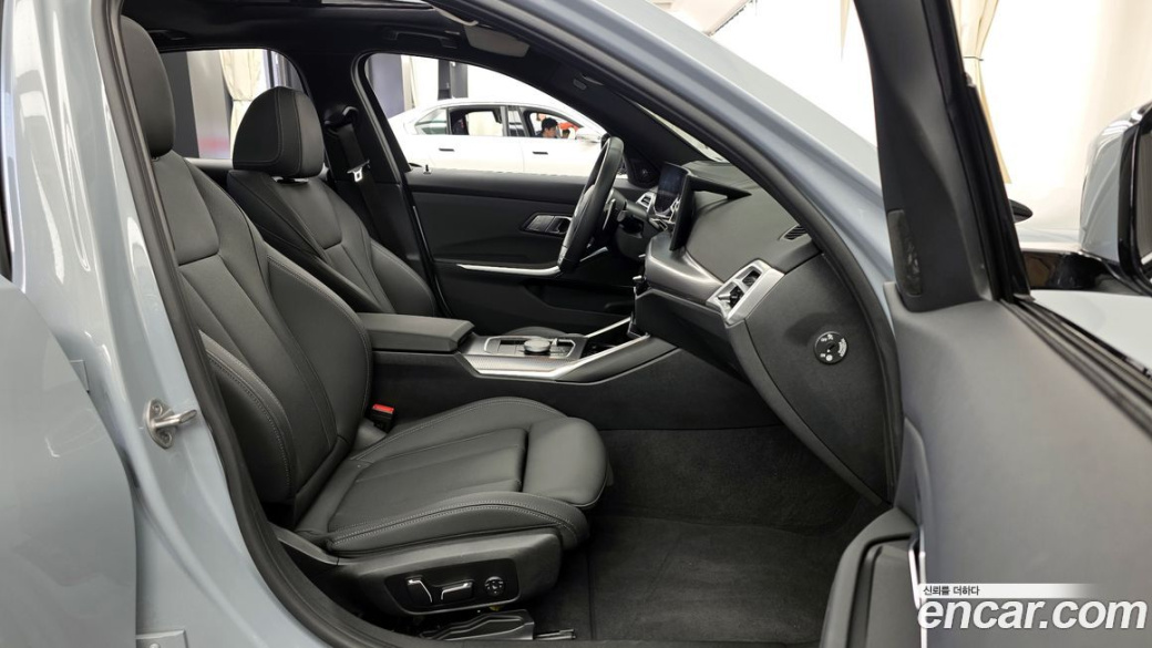 BMW 3-Series 320i M Sport, 2025
