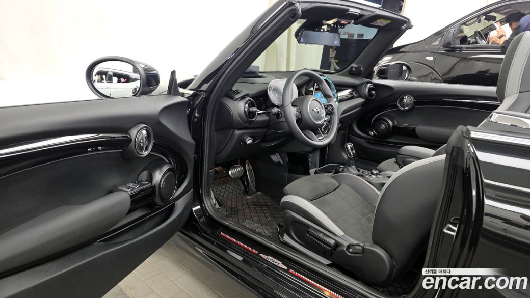 Mini Cooper Convertible JCW, 2023