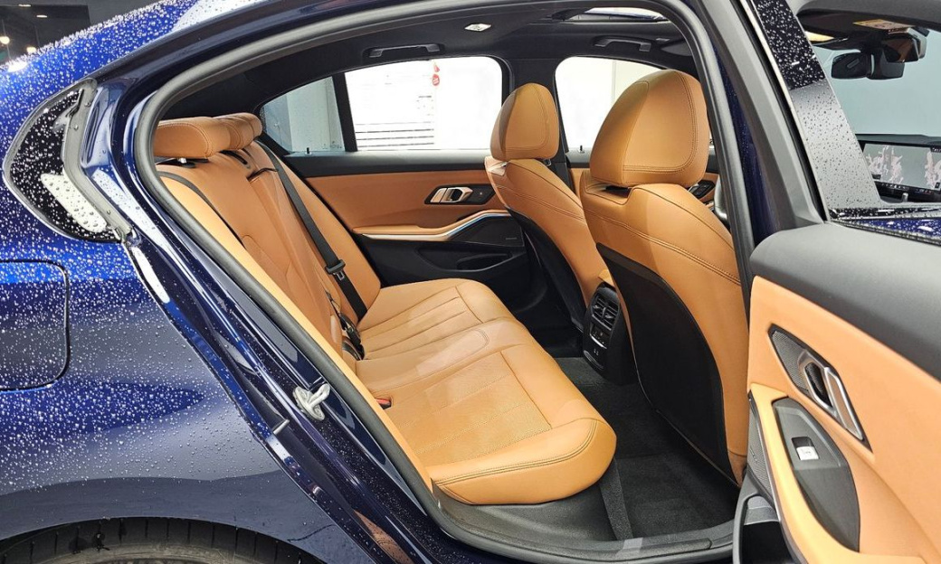 BMW 3-Series 320i M Sport, 2025