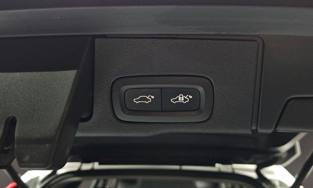 Volvo XC60 B6 Ultra Bright, 2025