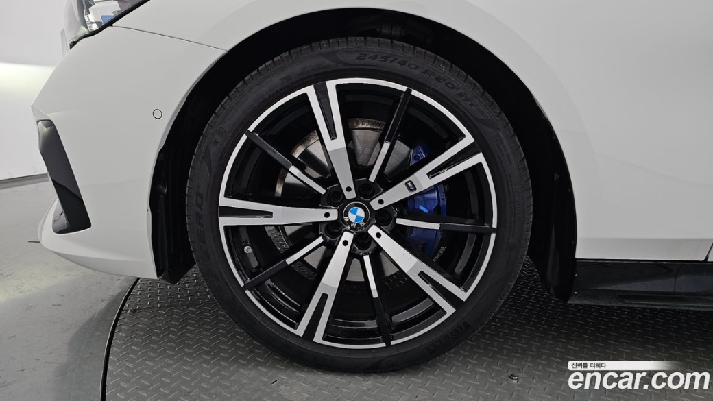 BMW 5-Series 530i xDrive M Sport, 2025