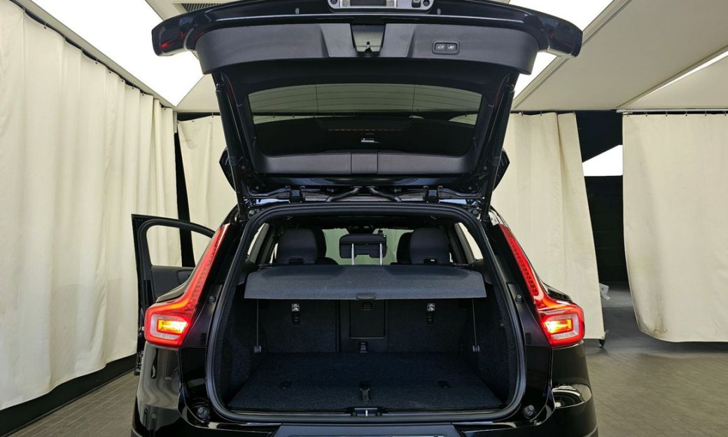 Volvo XC40 B4 Black Edition, 2025