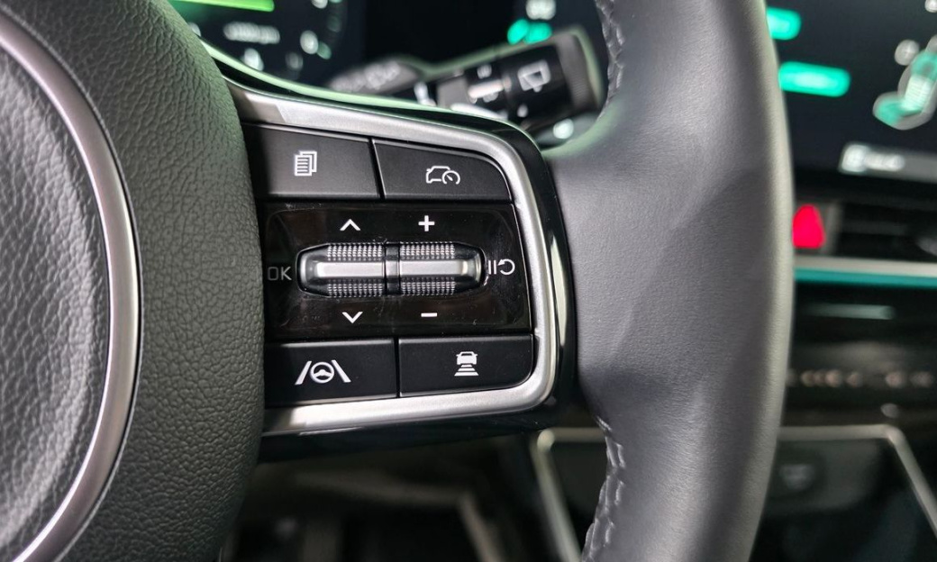Kia Carnival 7-Seater Gravity, 2024