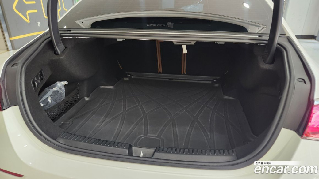 Mercedes-Benz E-Class E200 Avantgarde, 2025