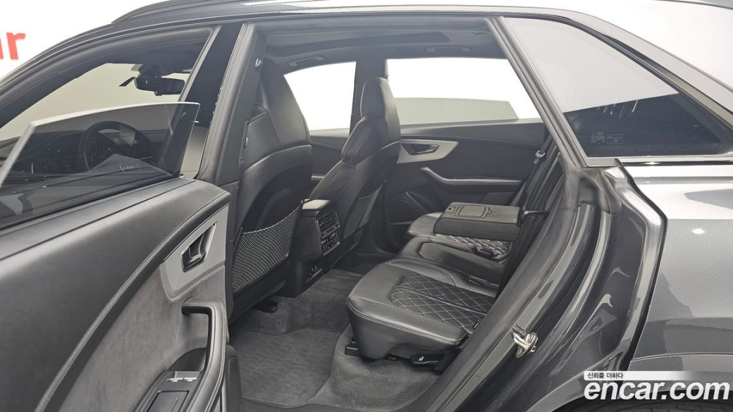 Audi Q8 55 TFSI Quattro Premium, 2023