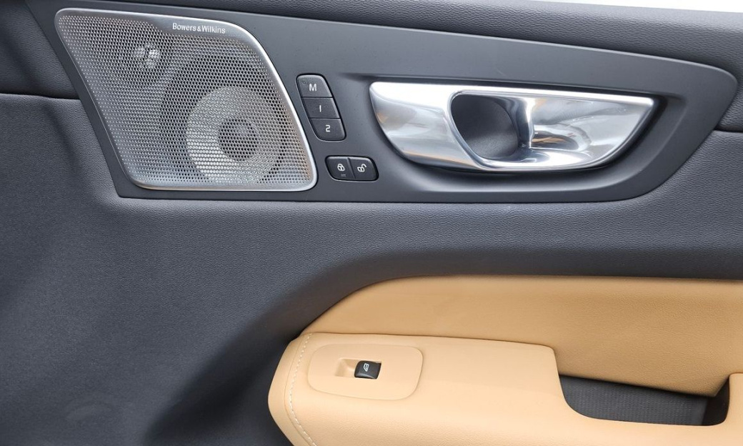 Volvo XC60 B6 Ultra Bright, 2024