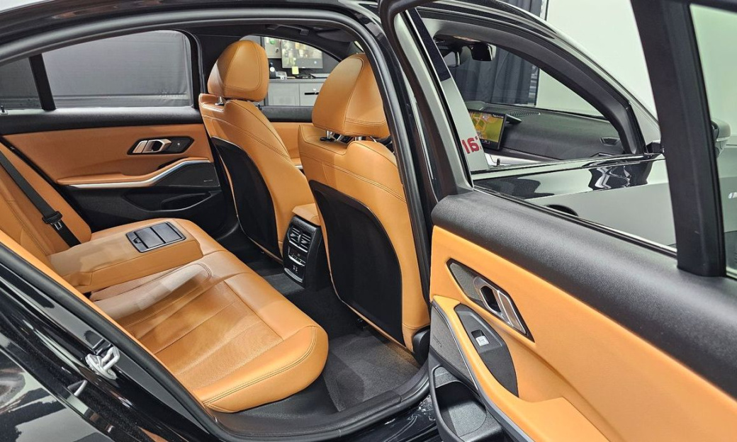 BMW 3-Series 320i M Sport, 2024