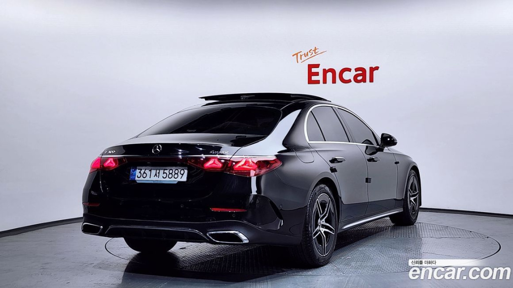 Mercedes-Benz E-Class E300 4MATIC AMG Line, 2024