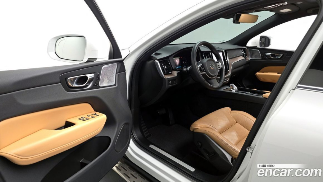 Volvo XC60 B5 Inscription, 2022