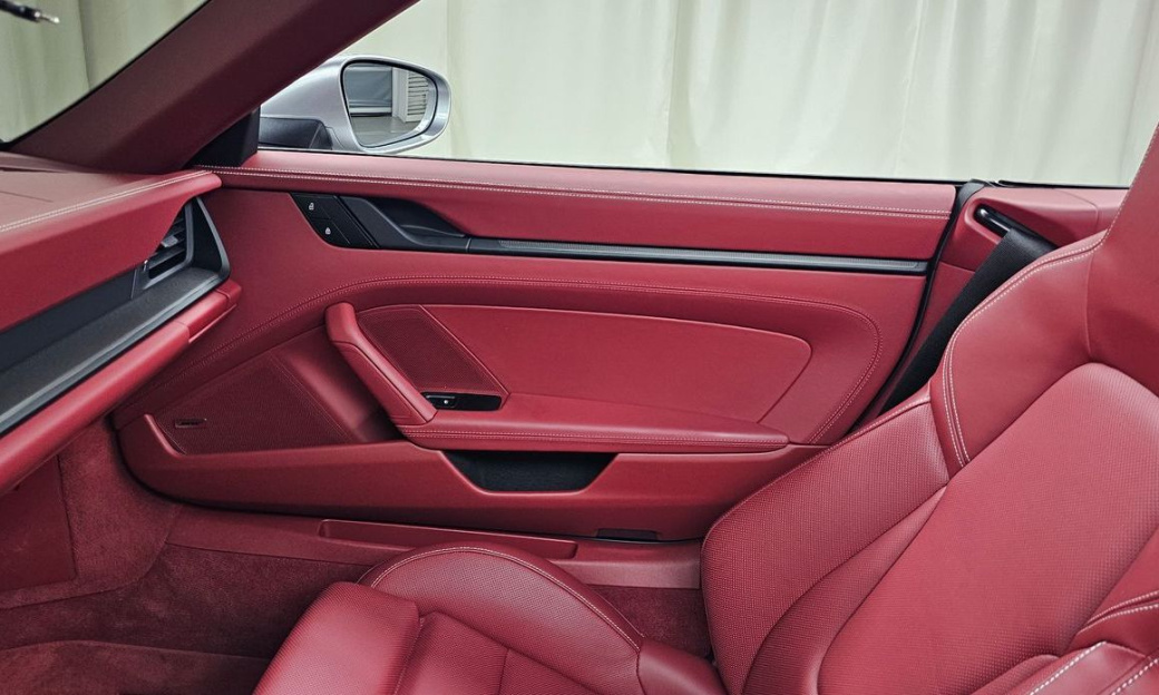 Porsche 911 Carrera 4 GTS Cabriolet, 2023