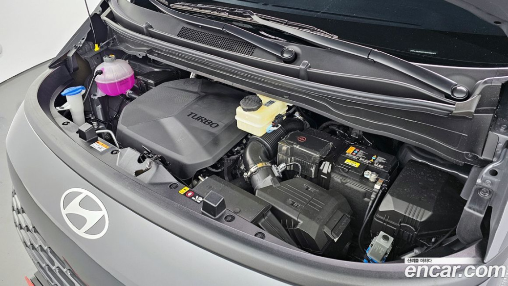 Hyundai Staria Tourer 9-Seater, 2025