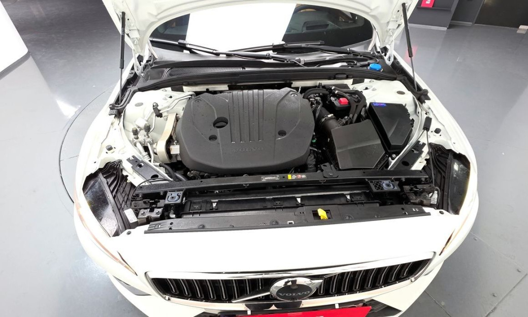 Volvo S60 B5 Ultra Bright, 2025