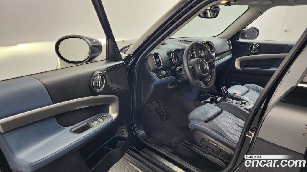 Mini Countryman ALL4 Classic Launch Pack, 2023