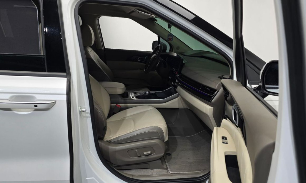 Kia Carnival 7-Seater Signature, 2024