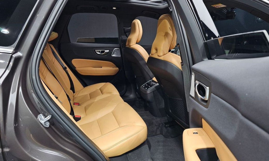 Volvo XC60 B6 Ultimate Bright, 2024