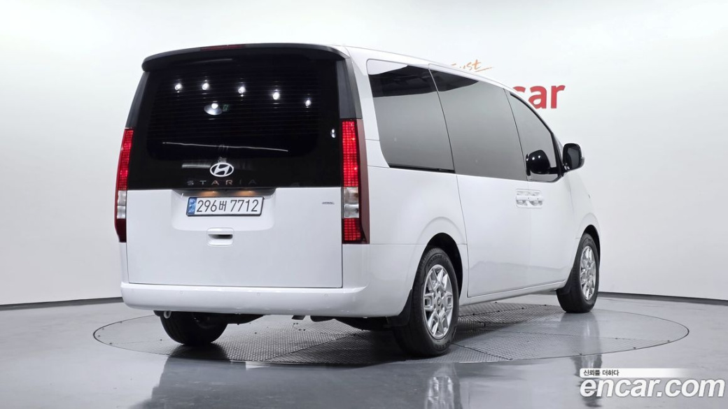 Hyundai Staria 4WD Tourer 9-Seater, 2025