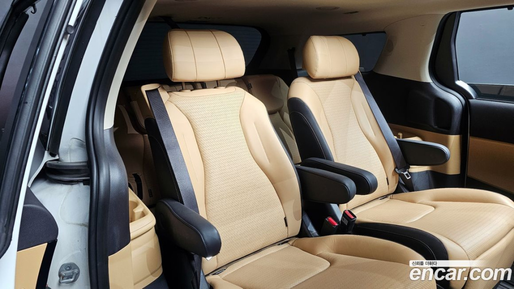 Kia Carnival 7-Seater Signature, 2023