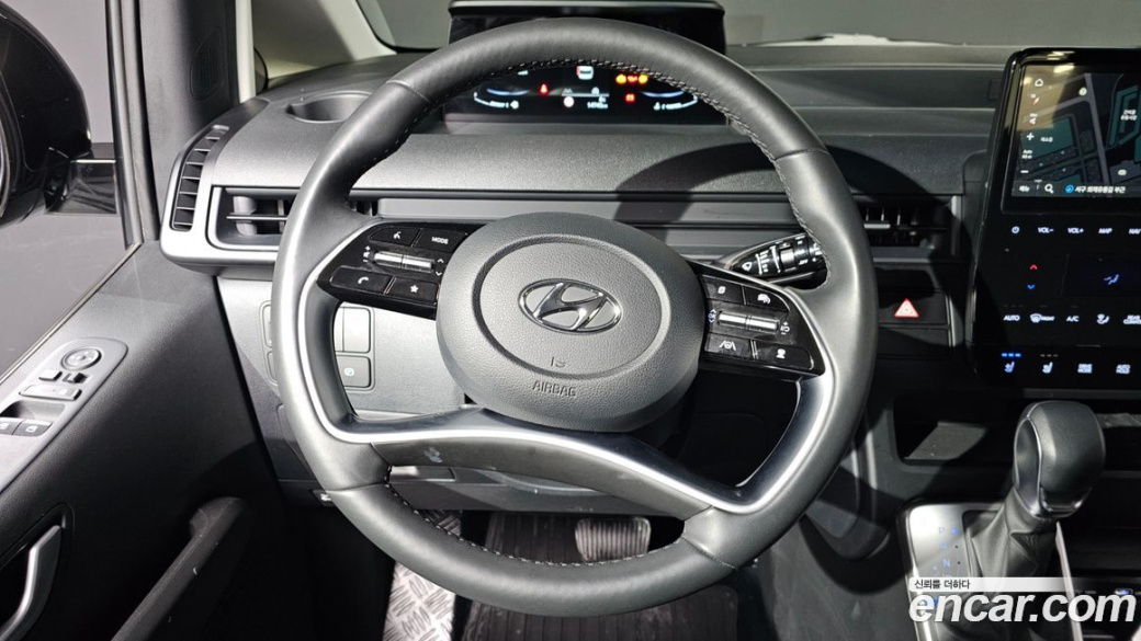 Hyundai Staria Tourer 11-Seater, 2023