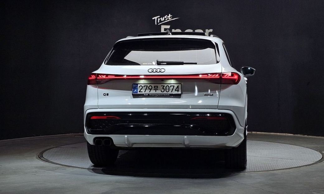 Audi Q5 40 TDI Quattro S Line Black Edition, 2025