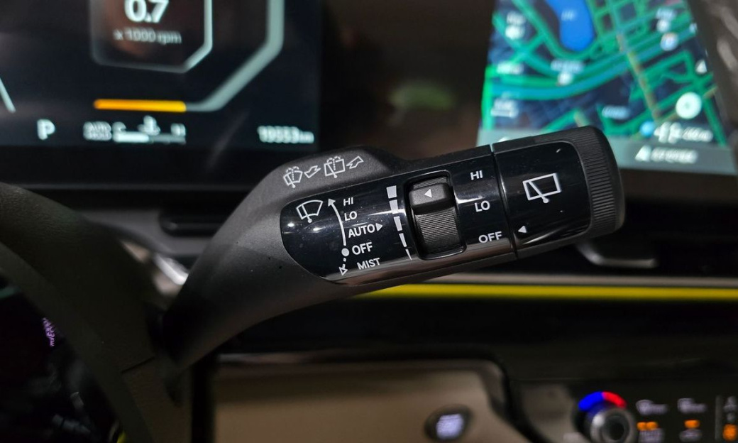 Kia Carnival 9-Seater Signature, 2024