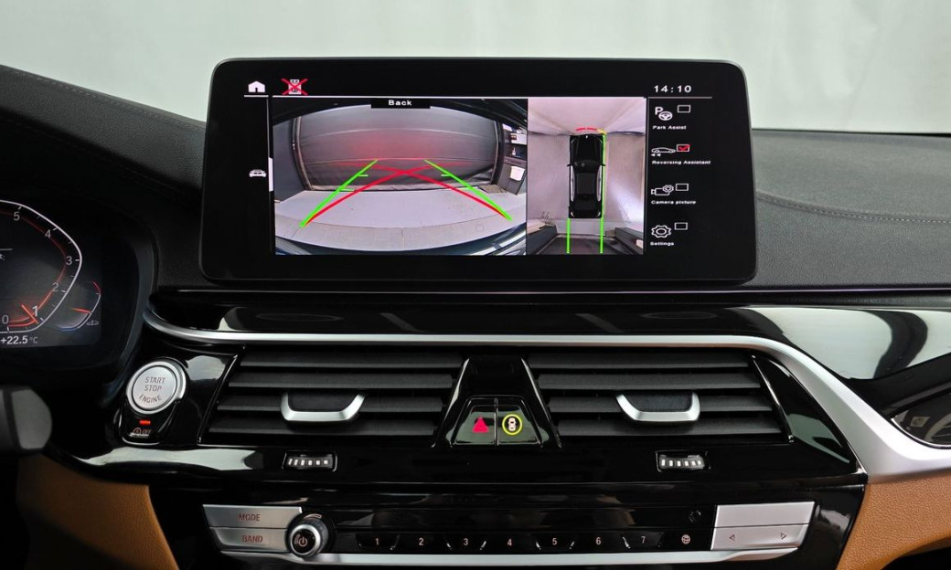 BMW 5-Series 520i Luxury, 2022