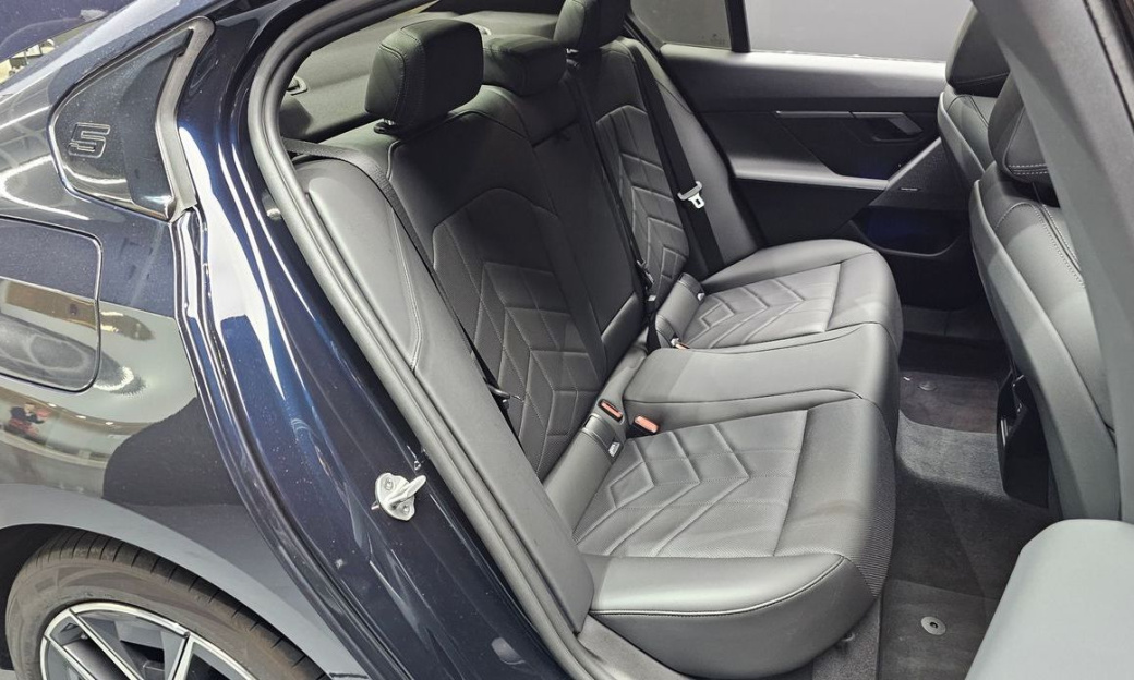 BMW 5-Series 520i M Sport, 2025