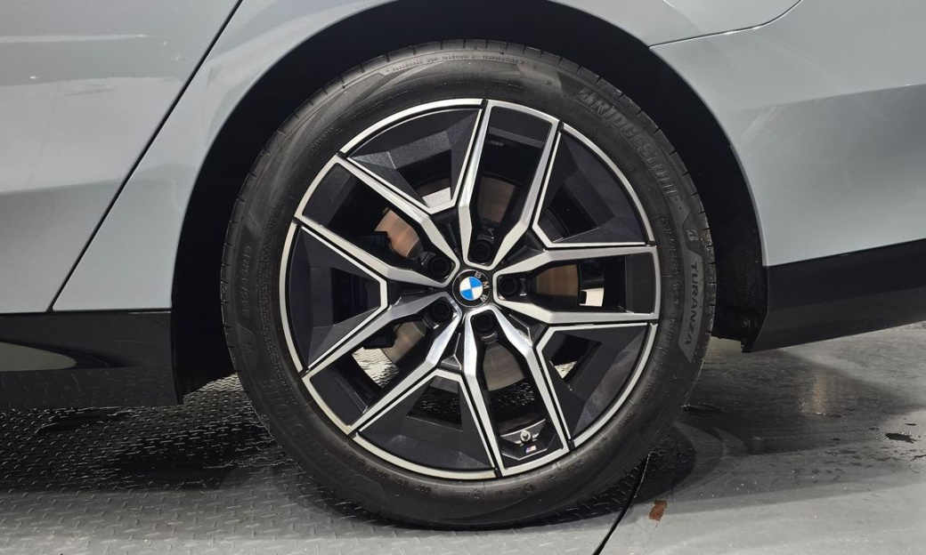 BMW 5-Series 520i M Sport, 2025