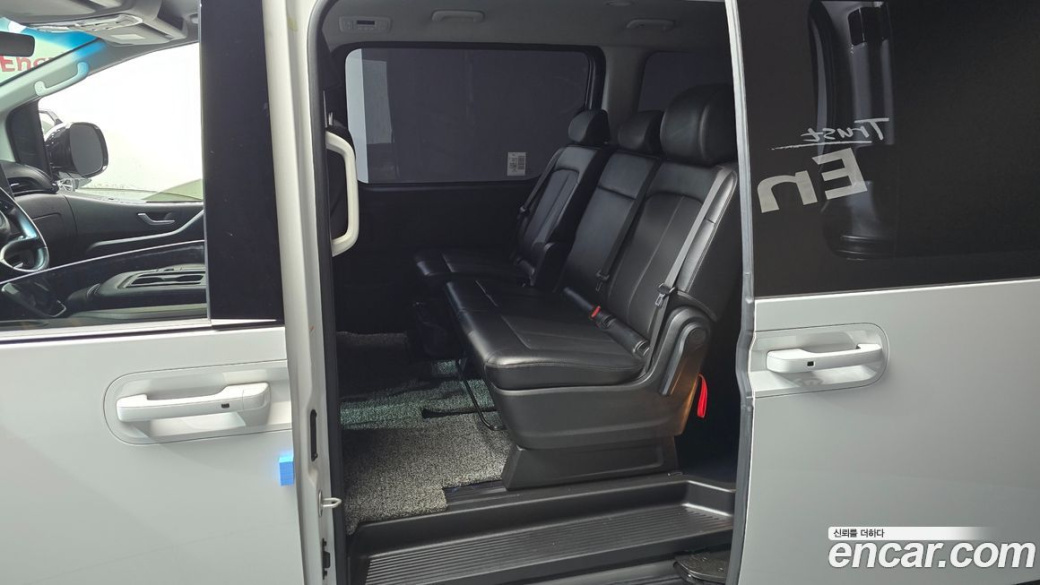 Hyundai Staria Wheel Chair Lift/Slope, 2023