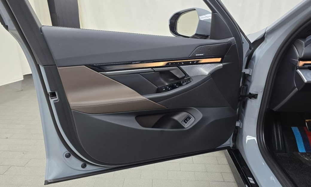 BMW 5-Series 520i M Sport, 2025