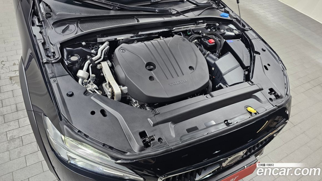Volvo V90 B5 Ultimate AWD, 2024