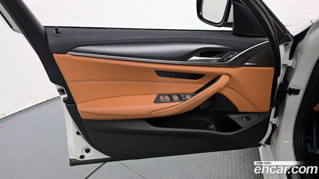 BMW 5-Series 520i M Sport, 2022